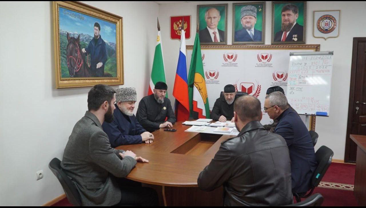 В Урус-Мартановском районе обсудили вопросы сферы образования