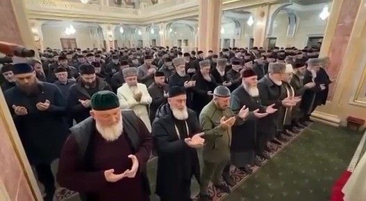Утреннюю молитву Глава Чеченской Республики Рамзан Кадыров совершил в селе Ахмат-юрт