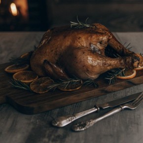 Птица на праздничном столе: как удивить гостей оригинальными рецептами