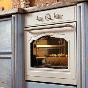 Незаметная гимнастика на кухне: как снять усталость за готовкой