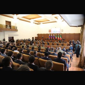 Глава Чеченской Республики, Герой России Рамзан Кадыров принял участие в торжественном собрании, посвящённом историческому и судьбоносному событию в жизни чеченского народа — Дню Конституции ЧР