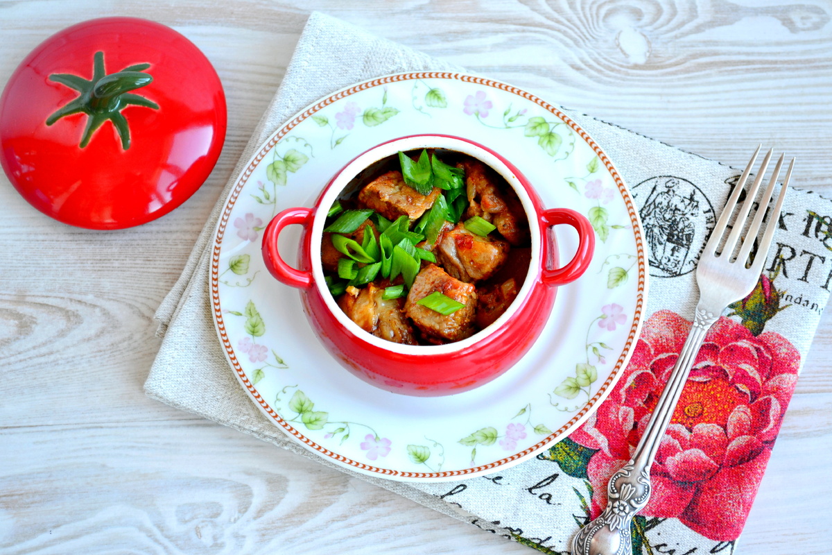 Как приготовить жаркое из свинины в горшочках, чтобы покорить мужчин