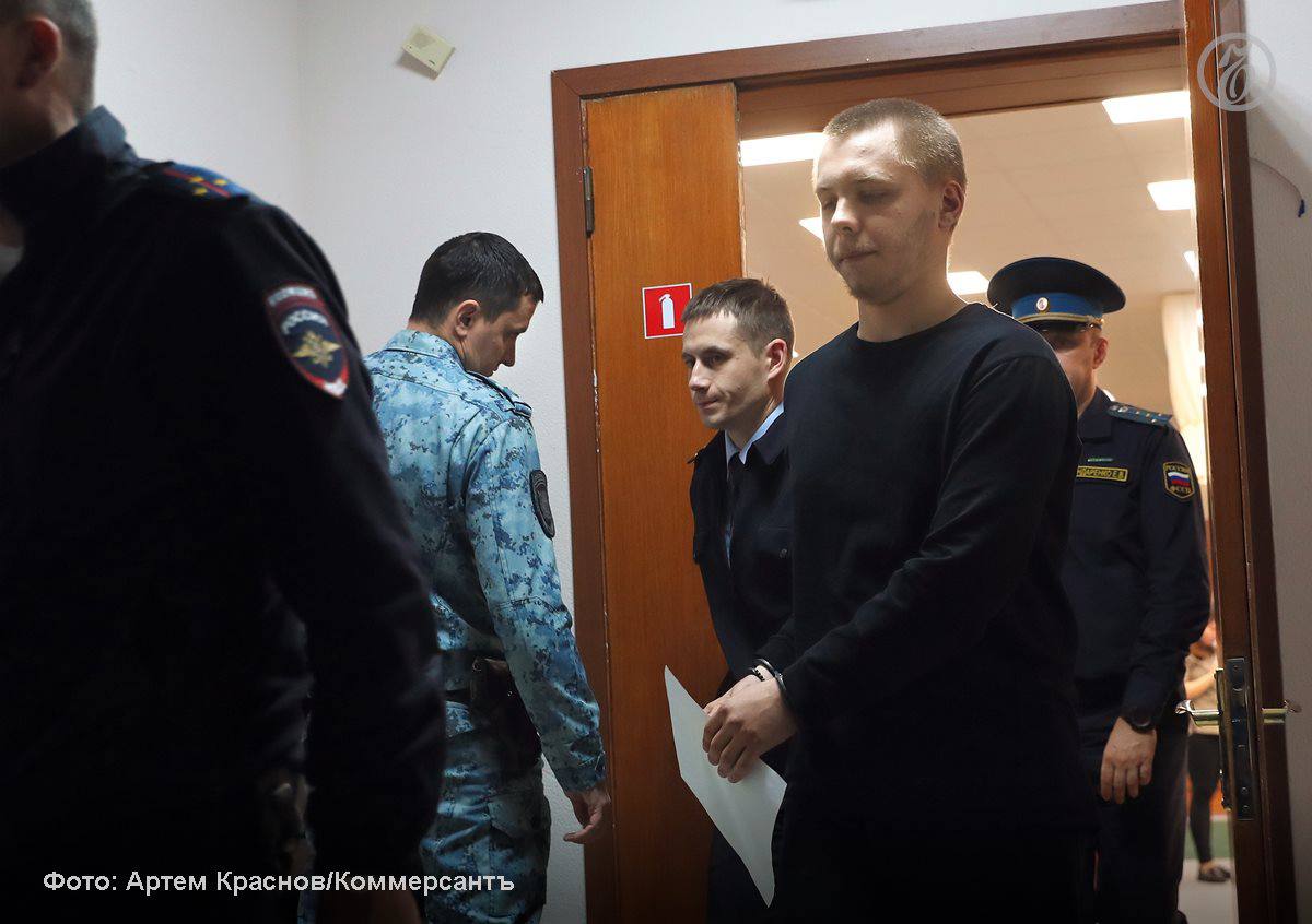 Осужденный за сожжение Корана и госизмену Никита Журавель пропал во время этапирования, сообщил его адвокат Андрей Сабинин