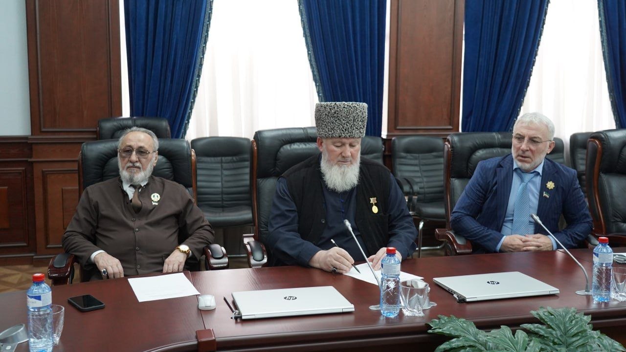 Аламахад Ельсаев провёл заседание комитета Аламахад Ельсаев провёл заседание комитета