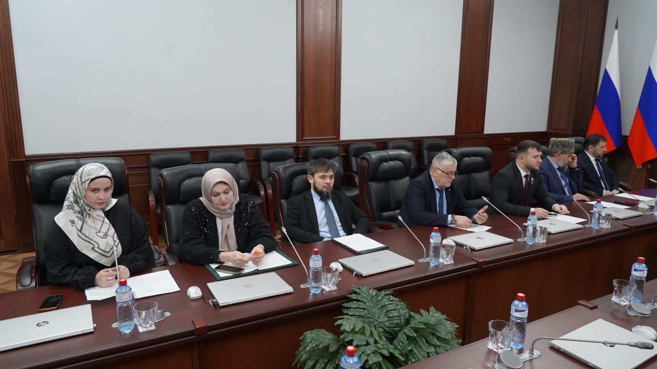Аламахад Ельсаев провёл заседание комитета Аламахад Ельсаев провёл заседание комитета