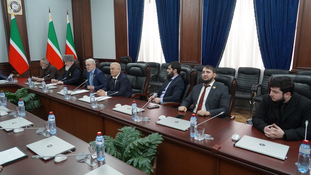 Аламахад Ельсаев провёл заседание комитета Аламахад Ельсаев провёл заседание комитета