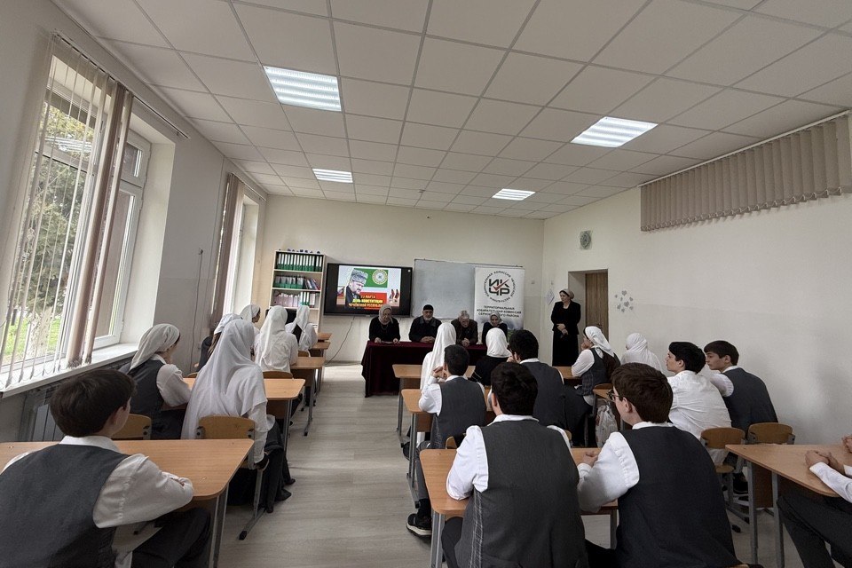 В Серноводском районе прошла встреча со старшеклассниками ко Дню Конституции ЧР В Серноводском районе прошла встреча со старшеклассниками ко Дню Конституции ЧР