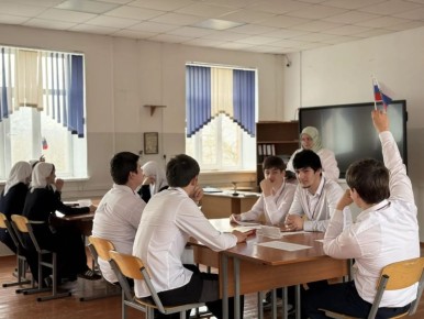 В школе №35 г. Грозного прошла викторина ко Дню Конституции ЧР