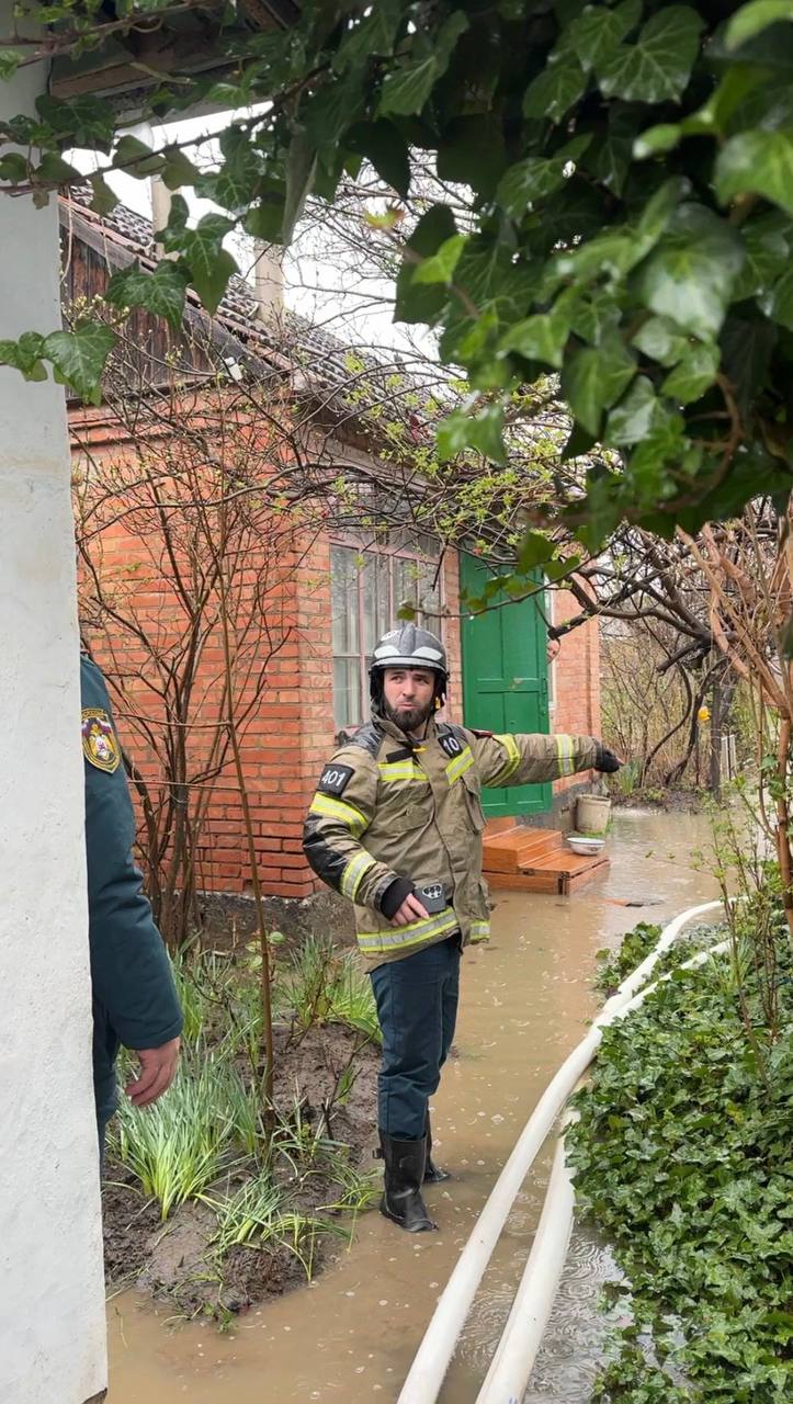 В связи с продолжающимися осадками на территории республики в Гудермесском районе все ответственные и профильные службы работают в усиленном, экстренном режиме В связи с продолжающимися осадками на территории республики в Гудермесском районе все ответственные и профильные службы работают в усиленном, экстренном режиме