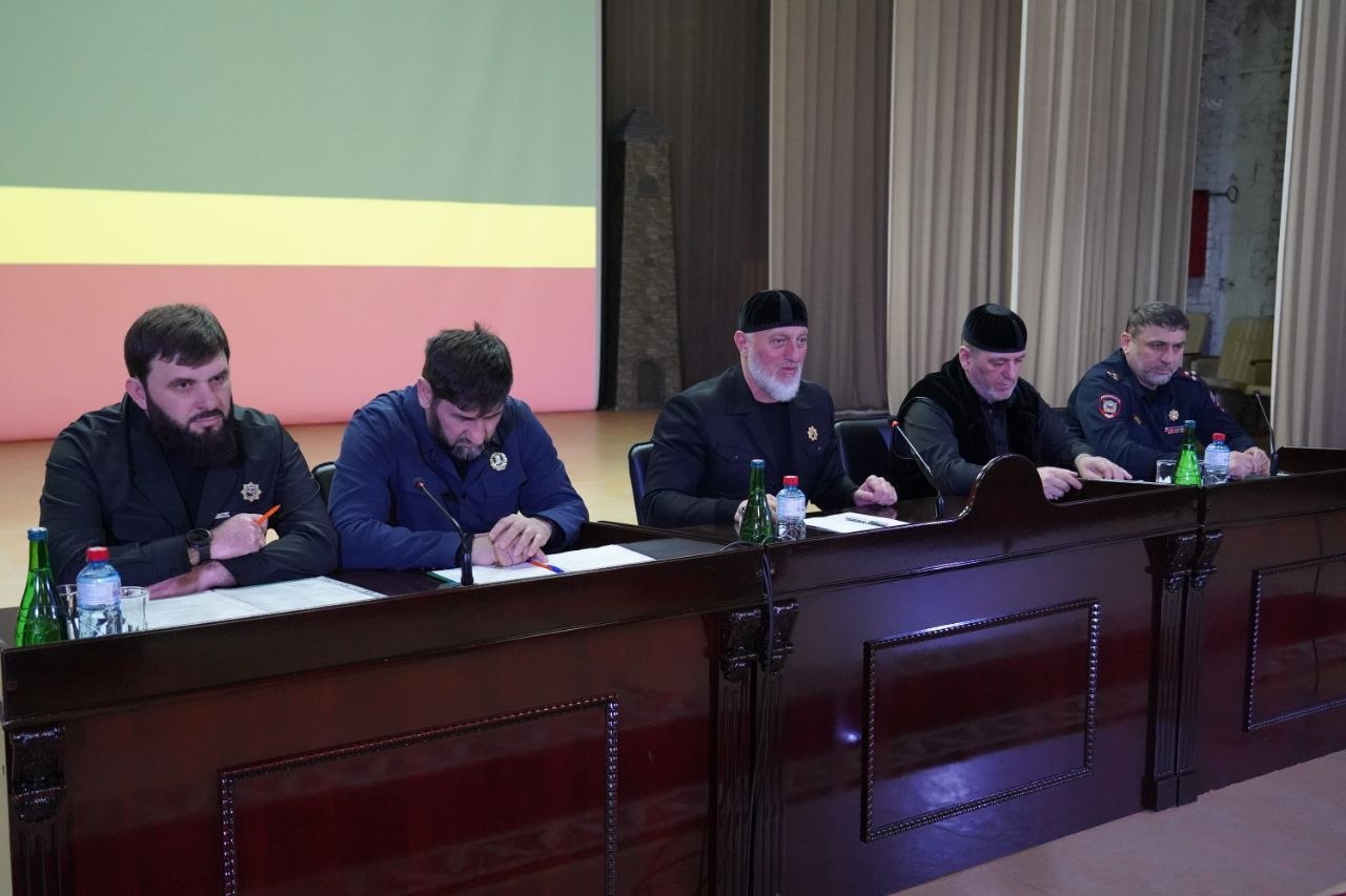 Депутат Государственной Думы РФ Адам Делимханов посетил в Урус-Мартановском районе строительную площадку мечети, рассчитанной на 10 тысяч человек, а также ознакомился с ходом возведения расположенного рядом микрорайона... Депутат Государственной Думы РФ Адам Делимханов посетил в Урус-Мартановском районе строительную площадку мечети, рассчитанной на 10 тысяч человек, а также ознакомился с ходом возведения расположенного рядом микрорайона...