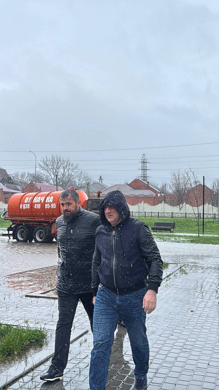 В связи с продолжающимися осадками на территории республики в Гудермесском районе все ответственные и профильные службы работают в усиленном, экстренном режиме В связи с продолжающимися осадками на территории республики в Гудермесском районе все ответственные и профильные службы работают в усиленном, экстренном режиме