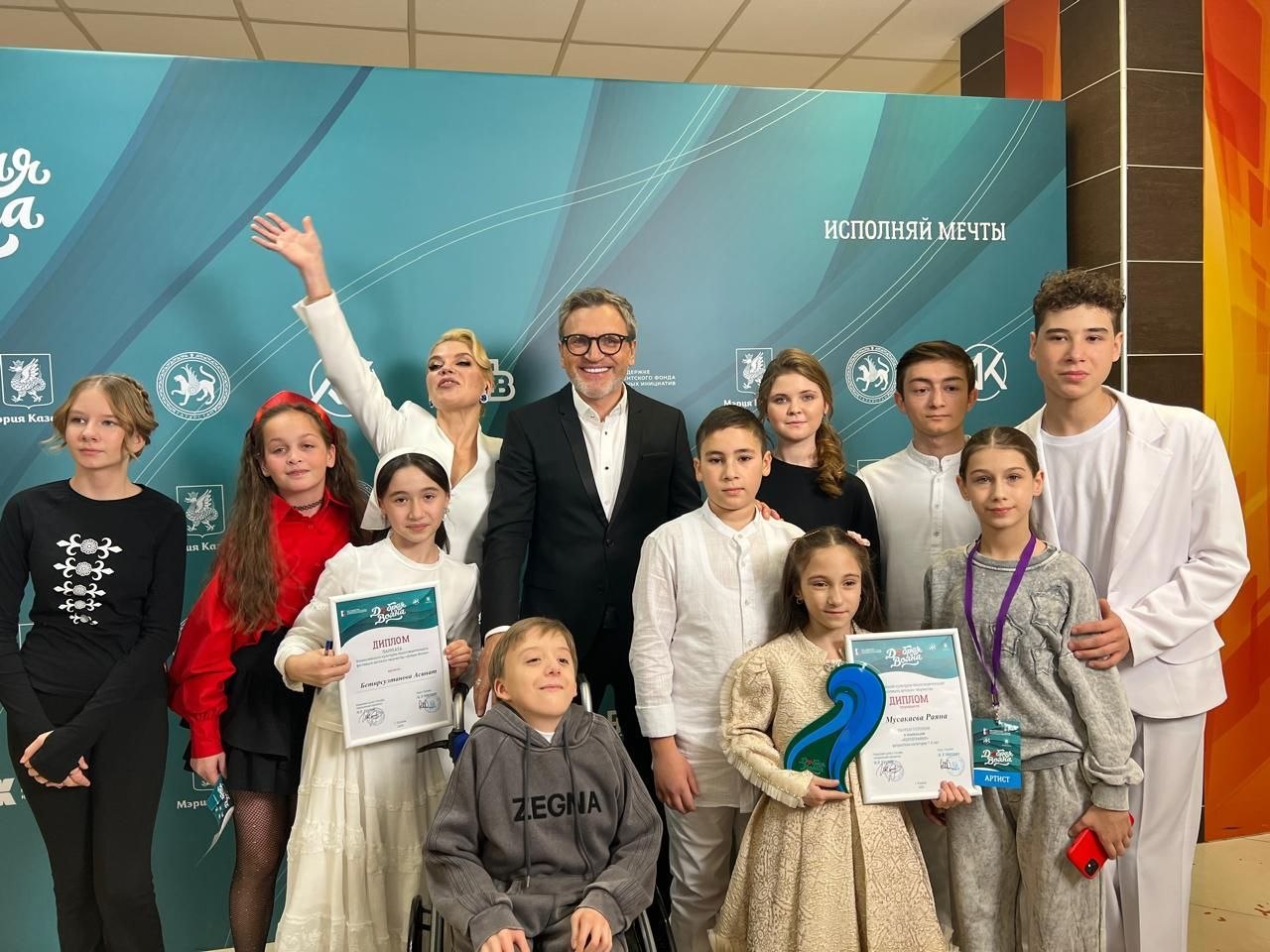 В Казани прошёл Всероссийский культурно-благотворительный фестиваль детского творчества «Добрая волна», учреждённый по инициативе мэра города Ильсура Метшина и народного артиста России, композитора Игоря Крутого В Казани прошёл Всероссийский культурно-благотворительный фестиваль детского творчества «Добрая волна», учреждённый по инициативе мэра города Ильсура Метшина и народного артиста России, композитора Игоря Крутого