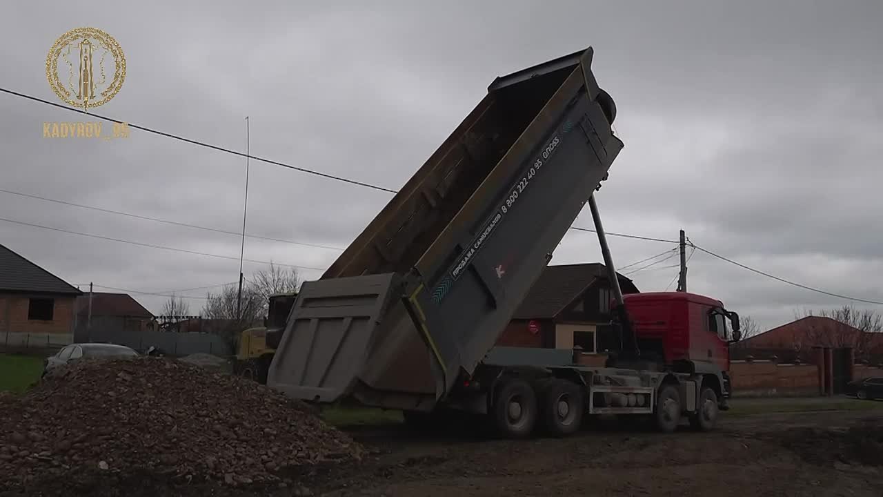 Магомед Даудов: Друзья! Вместе с моим ДОРОГИМ БРАТОМ, Главой ЧР, Героем России РАМЗАНОМ АХМАТОВИЧЕМ КАДЫРОВЫМ посетил территорию строительства 100 новых индивидуальных домов для наиболее пострадавших от стихийных бедствий...