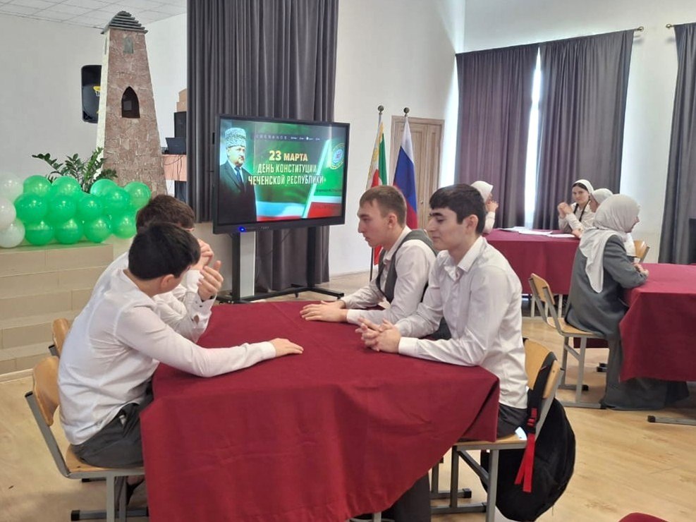 Молодое поколение – о главном законе: в школе № 44 прошла тематическая викторина Молодое поколение – о главном законе: в школе № 44 прошла тематическая викторина