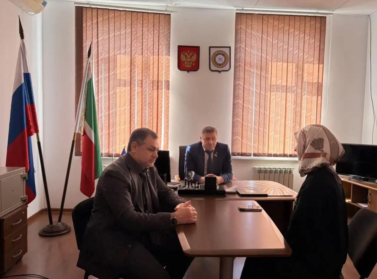 Народные избранники провели ряд приемов граждан