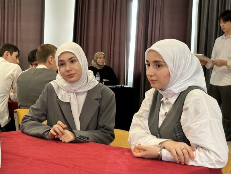 Молодое поколение – о главном законе: в школе № 44 прошла тематическая викторина