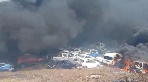 В мексиканском городе Акапулько сгорело более 700 автомобилей, припаркованных на штрафстоянке