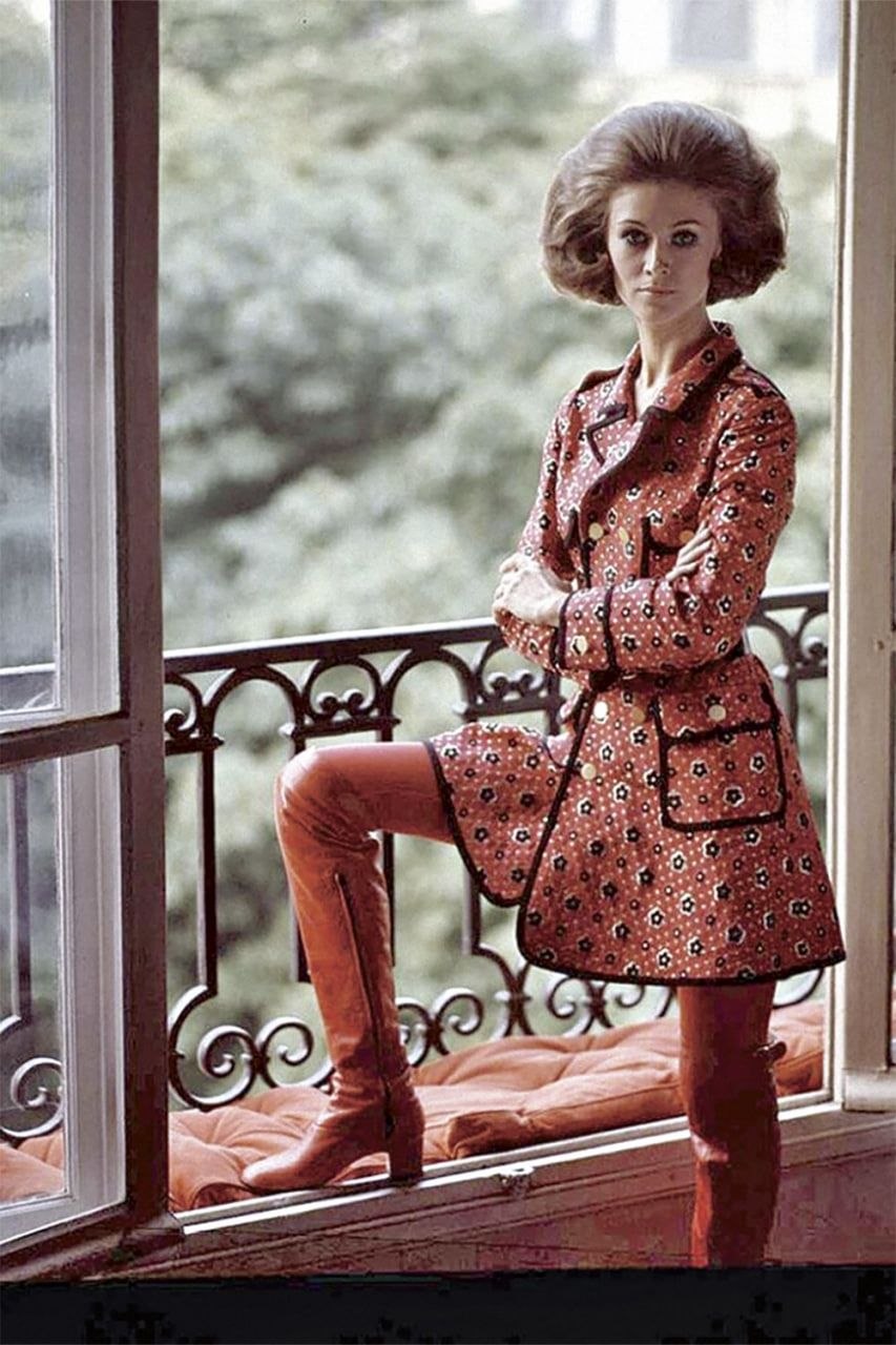 Вера Аралова — советский модельер, создавшая революционную модель женских сапог с молнией на голенище — так называемых «русских сапог». Вера Аралова — советский модельер, создавшая революционную модель женских сапог с молнией на голенище — так называемых «русских сапог».