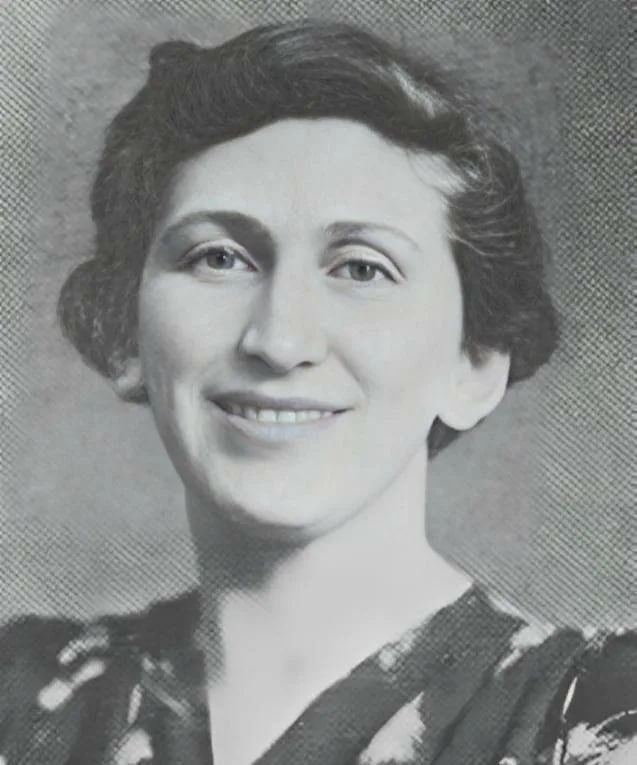 Вера Аралова — советский модельер, создавшая революционную модель женских сапог с молнией на голенище — так называемых «русских сапог».