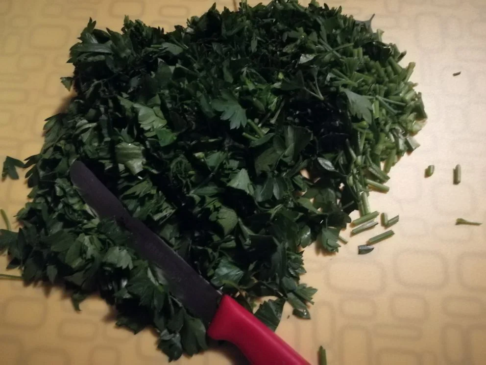 Как правильно заготовить зелень: заморозить, посолить или высушить?