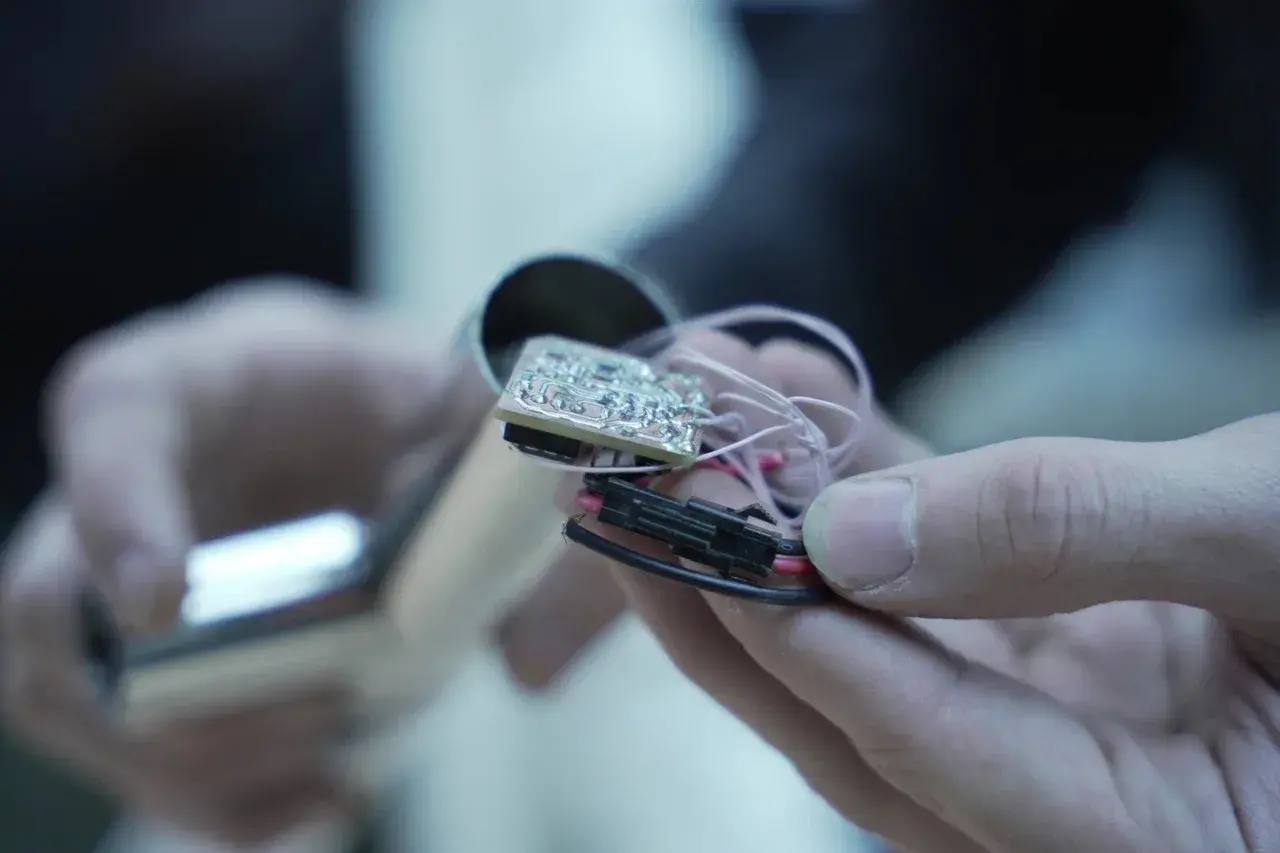 Студентка Грозненского государственного нефтяного технического университета им. М.Д. Миллионщикова создала прототип дверной ручки, способной самостоятельно обеззараживаться после каждого использования, сообщили в вузе Студентка Грозненского государственного нефтяного технического университета им. М.Д. Миллионщикова создала прототип дверной ручки, способной самостоятельно обеззараживаться после каждого использования, сообщили в вузе