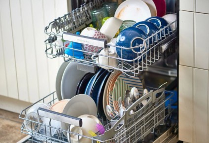 Зачем мыть руками: предметы, которые лучше избегать в посудомоечной машине