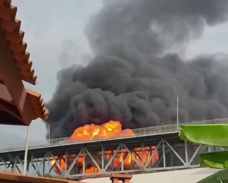 Взрыв у Панамского канала: три танкера загорелись в ключевом мировом узле