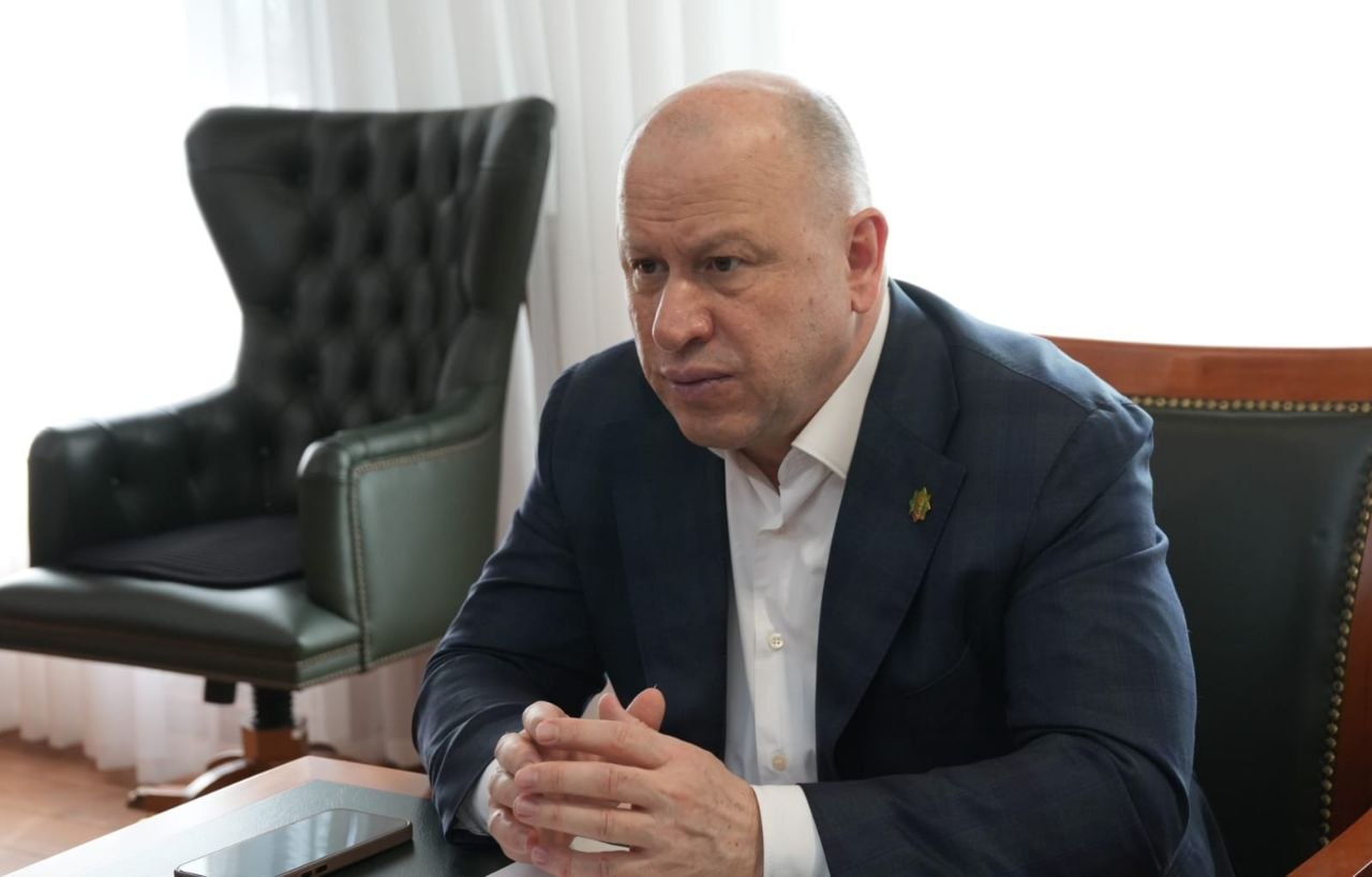 Ассаламу Алайкум!. Руководитель Администрации Главы и Правительства ЧР Галас Таймасханов провёл рабочую встречу с заместителем Председателя Правительства ЧР – министром сельского хозяйства ЧР Висханом Мацуевым Ассаламу Алайкум!. Руководитель Администрации Главы и Правительства ЧР Галас Таймасханов провёл рабочую встречу с заместителем Председателя Правительства ЧР – министром сельского хозяйства ЧР Висханом Мацуевым