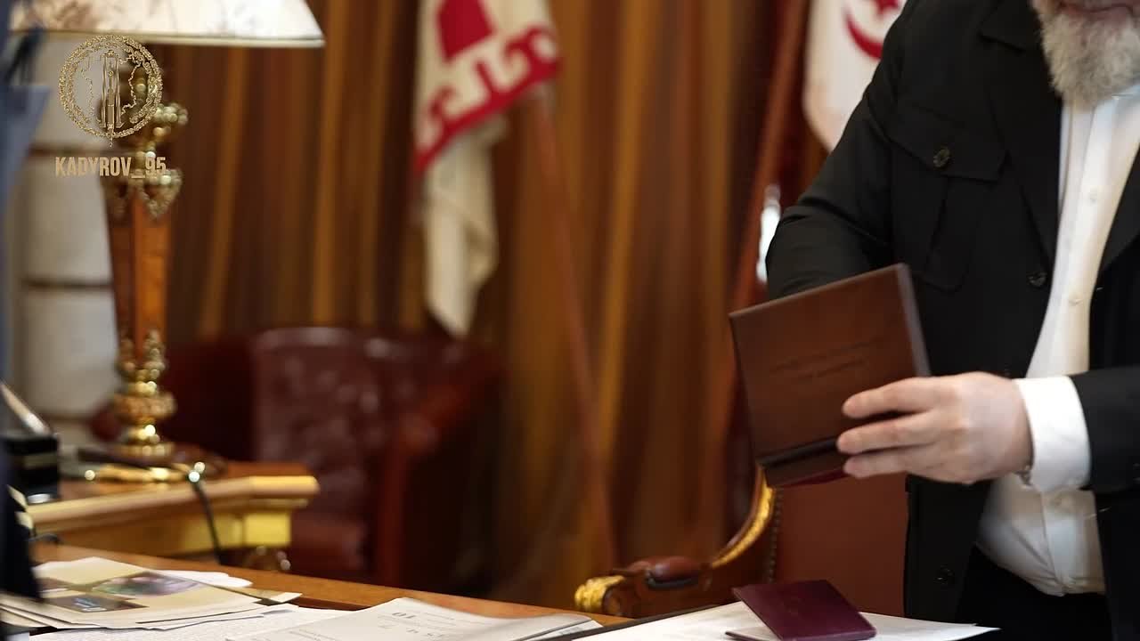 Кадырову вручили медаль «За вклад в развитие науки» от Академии наук Чечни