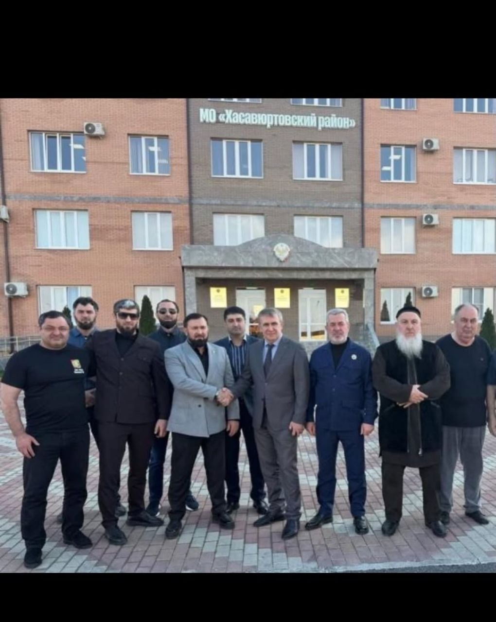 Уполномоченный по правам человека в Чеченской Республике Мансур Солтаев в Хасавюрте провёл встречу со своим дагестанским коллегой — омбудсменом Республики Дагестан Запиром Алхасовым Уполномоченный по правам человека в Чеченской Республике Мансур Солтаев в Хасавюрте провёл встречу со своим дагестанским коллегой — омбудсменом Республики Дагестан Запиром Алхасовым