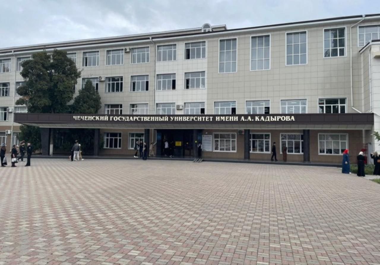 Юсуп Талхигов встретился со студентами ЧГУ Юсуп Талхигов встретился со студентами ЧГУ