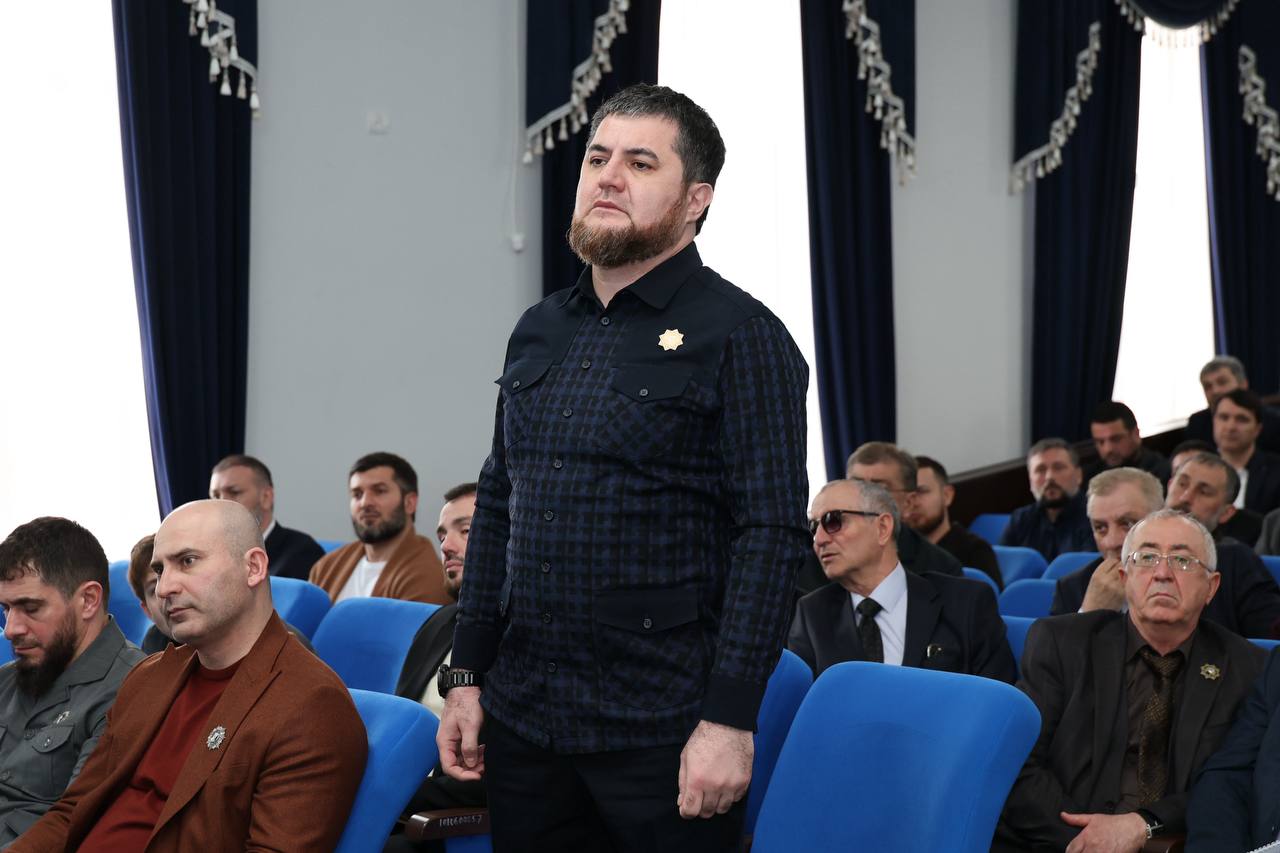 Министр здравоохранения Чеченской Республики Адам Алханов провел расширенное совещание с аппаратом ведомства и руководителями медицинских организаций, на котором были подведены текущие итоги работы системы здравоохранения и... Министр здравоохранения Чеченской Республики Адам Алханов провел расширенное совещание с аппаратом ведомства и руководителями медицинских организаций, на котором были подведены текущие итоги работы системы здравоохранения и...