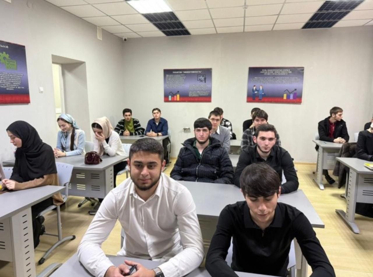 Юсуп Талхигов встретился со студентами ЧГУ Юсуп Талхигов встретился со студентами ЧГУ