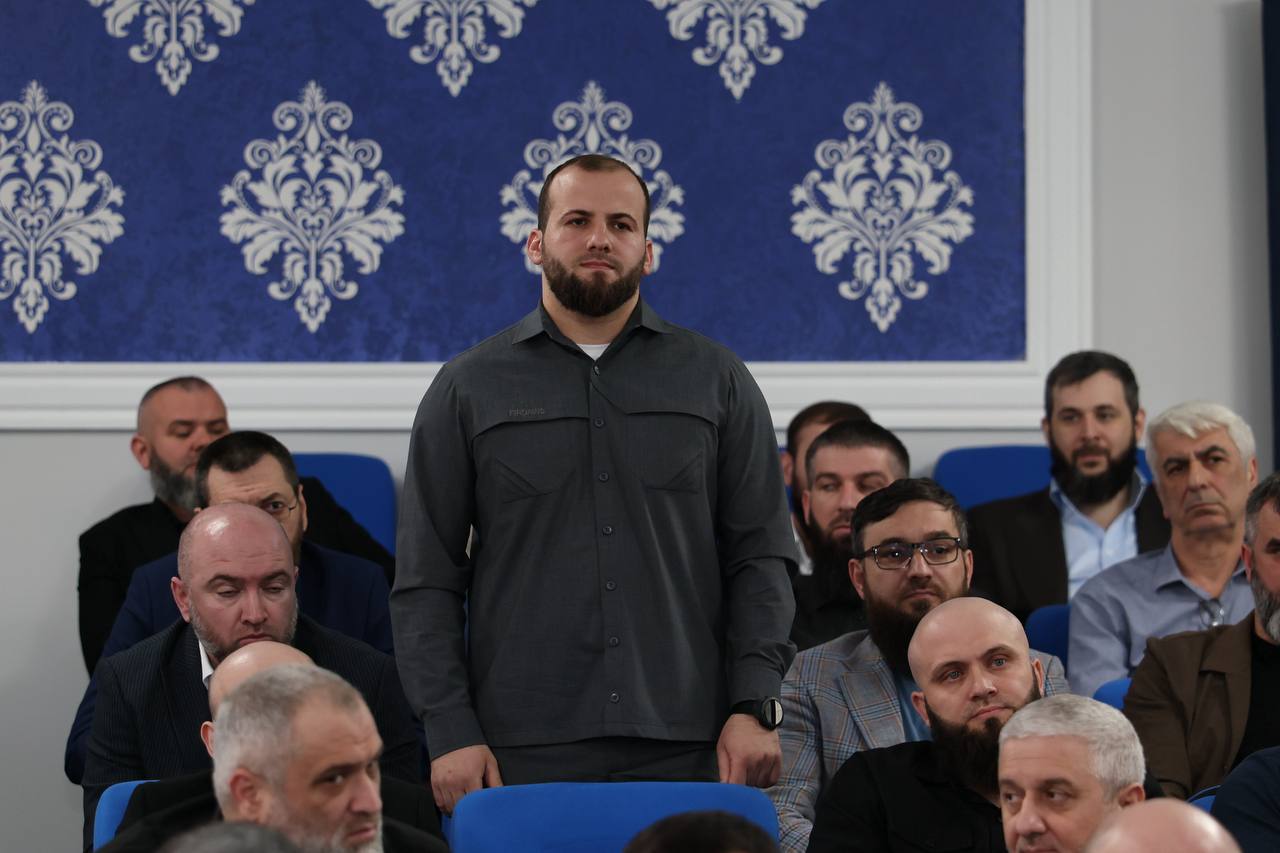 Министр здравоохранения Чеченской Республики Адам Алханов провел расширенное совещание с аппаратом ведомства и руководителями медицинских организаций, на котором были подведены текущие итоги работы системы здравоохранения и... Министр здравоохранения Чеченской Республики Адам Алханов провел расширенное совещание с аппаратом ведомства и руководителями медицинских организаций, на котором были подведены текущие итоги работы системы здравоохранения и...