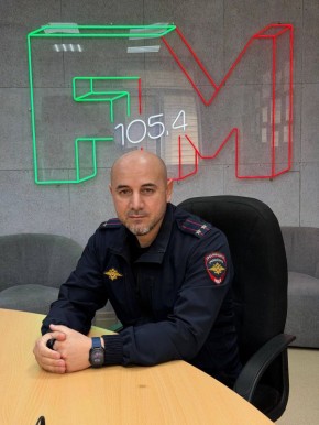 Сотрудник Госавтоинспекции принял участие в программе на радио «Грозный 105,4 FM»