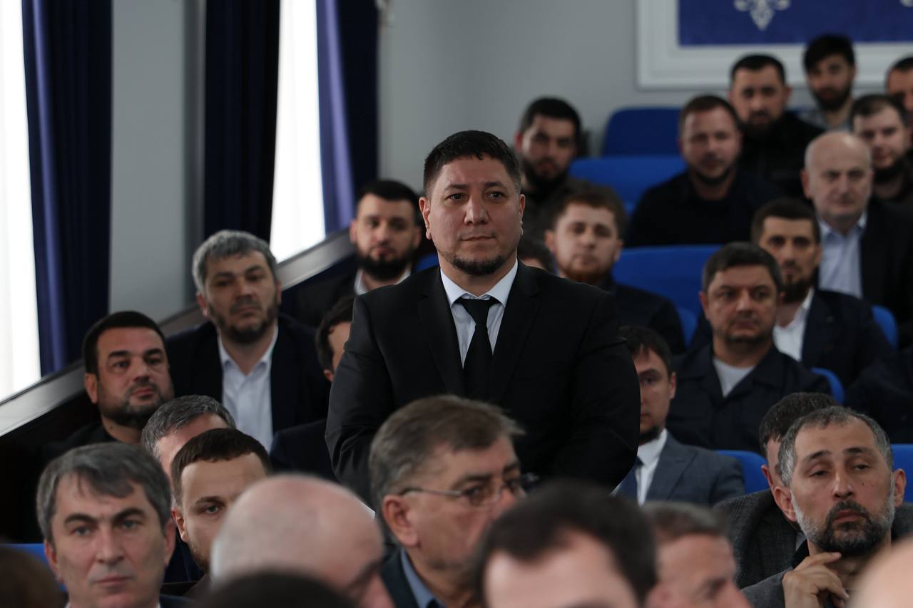 Министр здравоохранения Чеченской Республики Адам Алханов провел расширенное совещание с аппаратом ведомства и руководителями медицинских организаций, на котором были подведены текущие итоги работы системы здравоохранения и... Министр здравоохранения Чеченской Республики Адам Алханов провел расширенное совещание с аппаратом ведомства и руководителями медицинских организаций, на котором были подведены текущие итоги работы системы здравоохранения и...