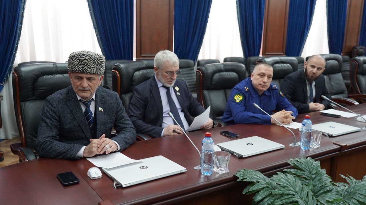 Халид Накаев провел заседание комитета Халид Накаев провел заседание комитета