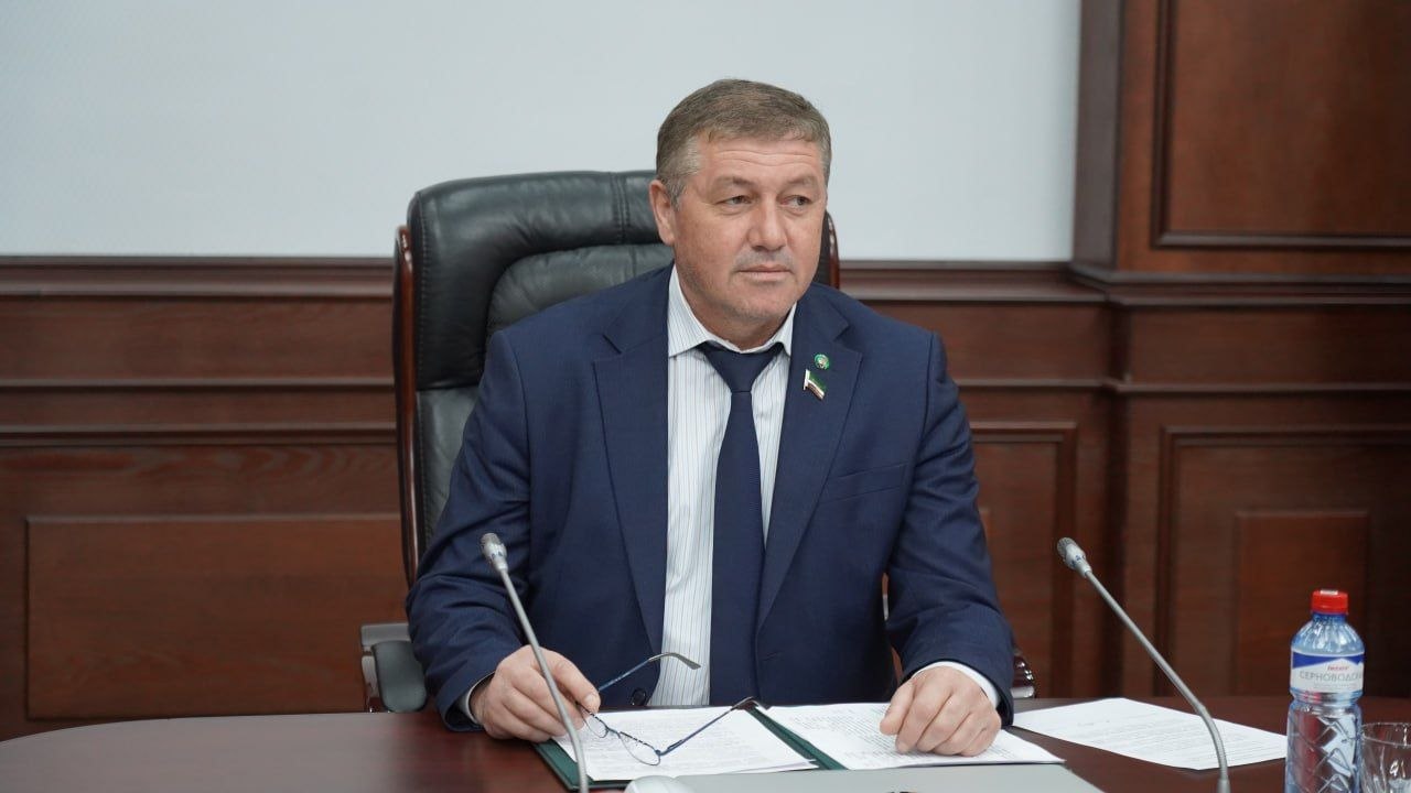 Халид Накаев провел заседание комитета Халид Накаев провел заседание комитета