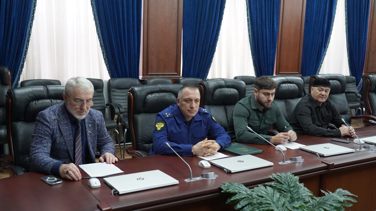 Муса Ханариков провел заседание Комитета по вопросам социальной политики, здравоохранения и спорта Муса Ханариков провел заседание Комитета по вопросам социальной политики, здравоохранения и спорта