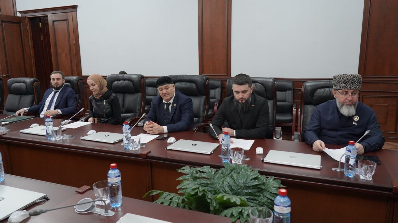 Халид Накаев провел заседание комитета Халид Накаев провел заседание комитета