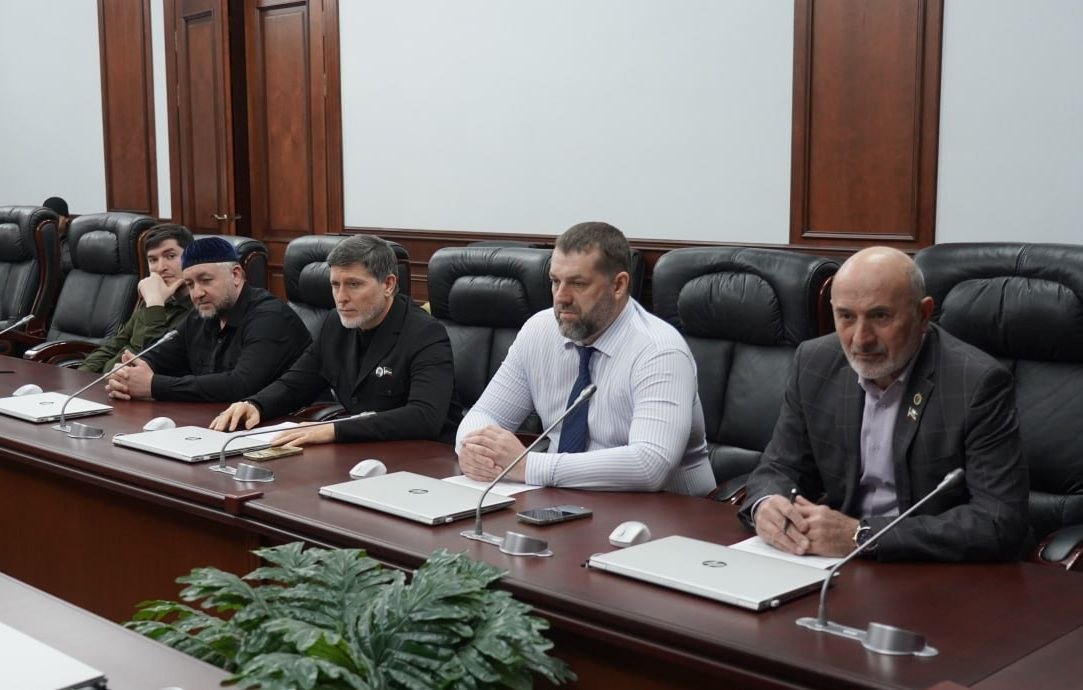 Муса Ханариков провел заседание Комитета по вопросам социальной политики, здравоохранения и спорта Муса Ханариков провел заседание Комитета по вопросам социальной политики, здравоохранения и спорта