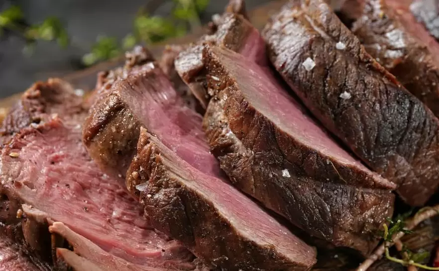 Праздничный ростбиф с соевым соусом: секреты нежного и ароматного мяса