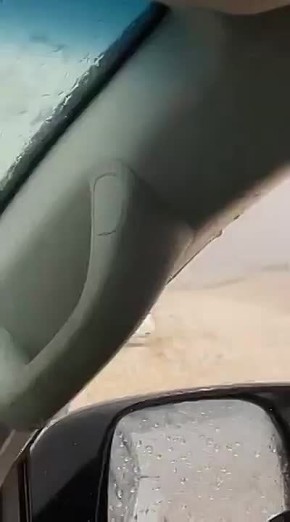 Мощные дожди в Саудовской Аравии вызвали затопления, потоки, а где-то и водопады