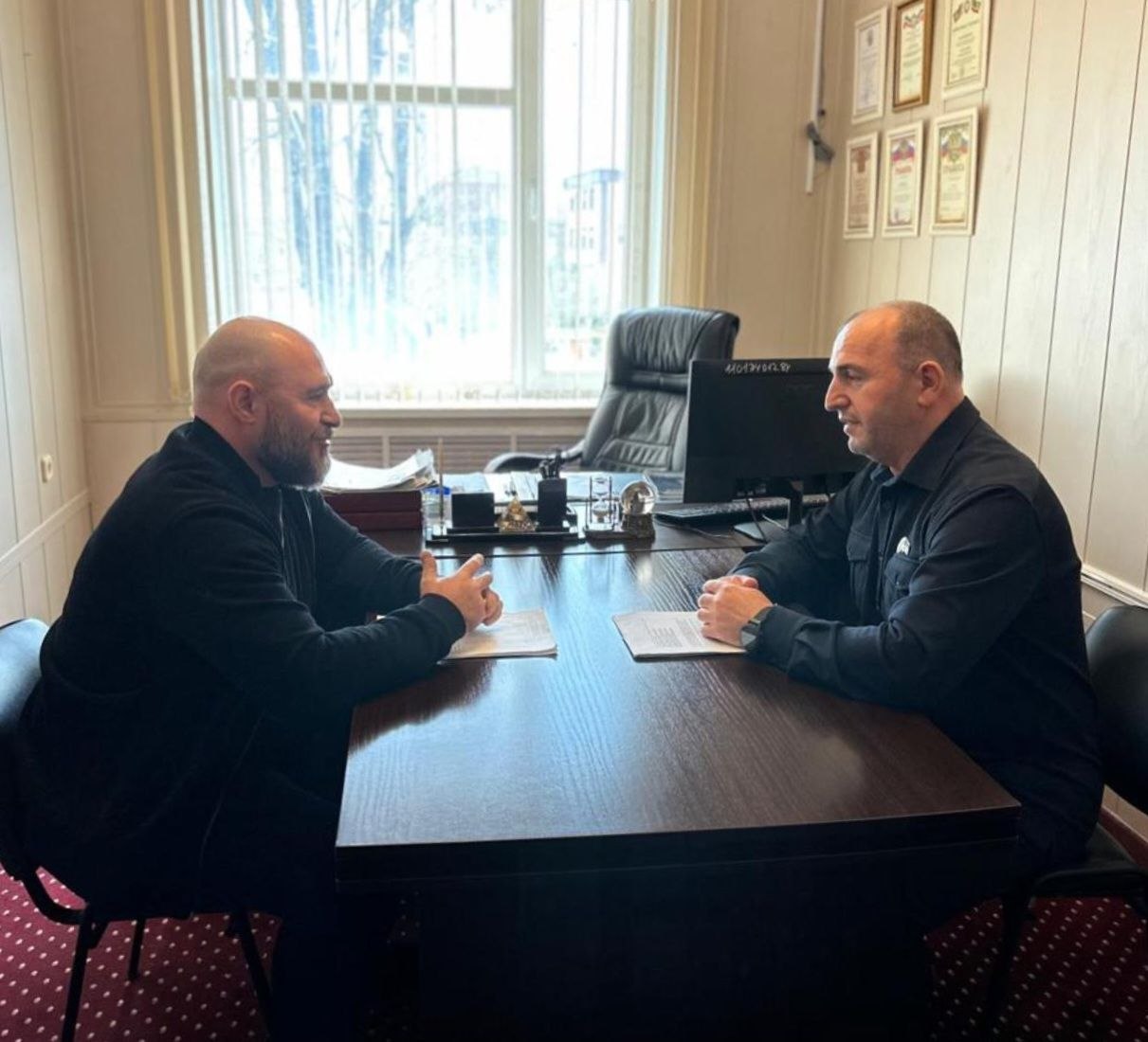Ибрагим Эдилов провёл встречу с представителем Федеральной налоговой службы России в Надтеречном районе Зелимханом Султухановым
