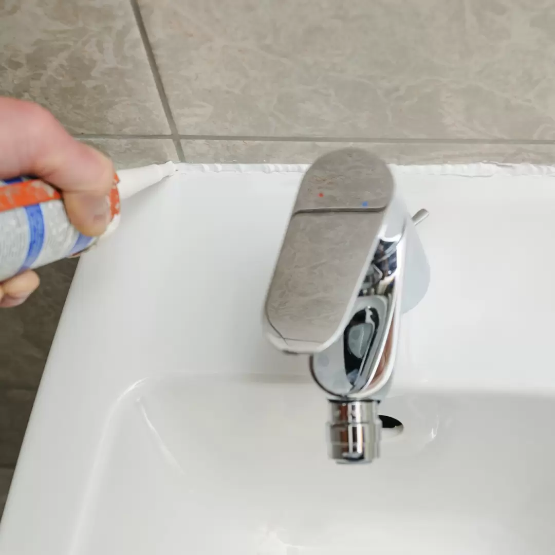 Плесень в ванной: откуда она берется и как с ней бороться?