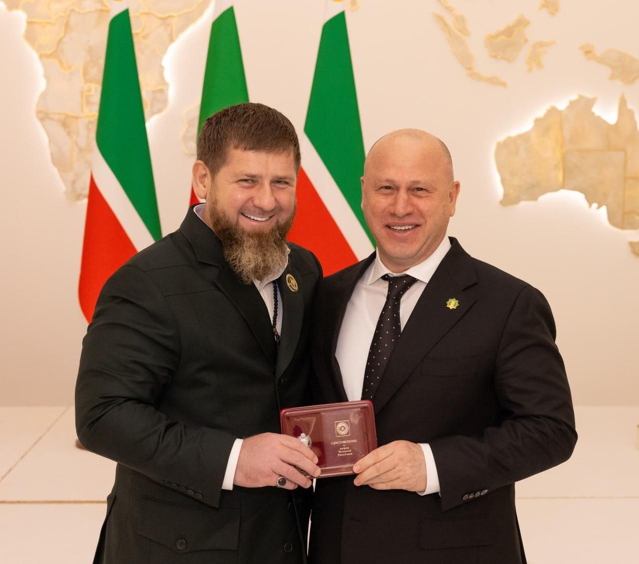 Лераме Мехк-Да Рамзан-Хьаьжа! Сан хьомсара ВАША! Винчу денца со декъалвеш, аьлла довха дешнаш Дала сага дойла хьан! Ахь декъалвар а, белхан мах хадор а – иза суна деза совгат ду. Со воккхаве вайн Хьалхарчу Президентана...