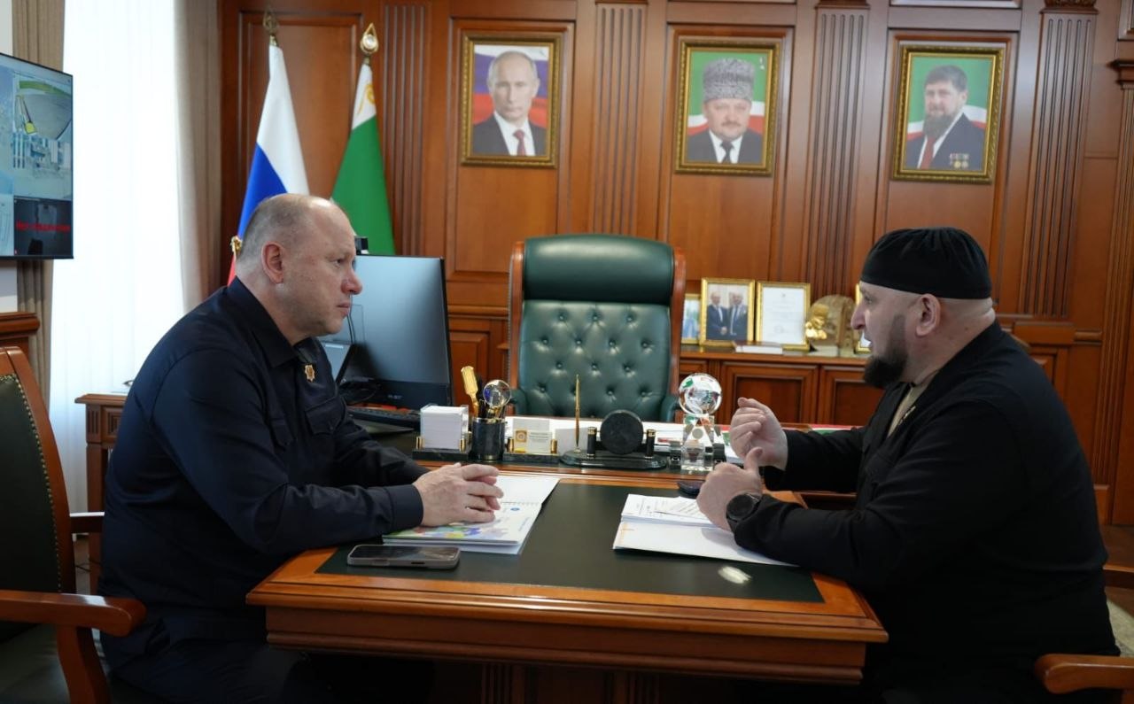 Ассаламу Алайкум!. Руководитель Администрации Главы и Правительства ЧР Галас Таймасханов провёл рабочую встречу с главой администрации Шатойского Муниципального района Русланом Акаевым