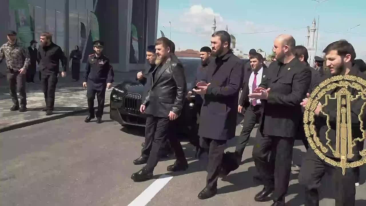 Магомед Даудов: Друзья! Вместе с моим ДОРОГИМ БРАТОМ, Главой Чеченской Республики, Героем России РАМЗАНОМ АХМАТОВИЧЕМ КАДЫРОВЫМ побывал на открытии современного гипермаркета «ВкусДом» в городе Грозном