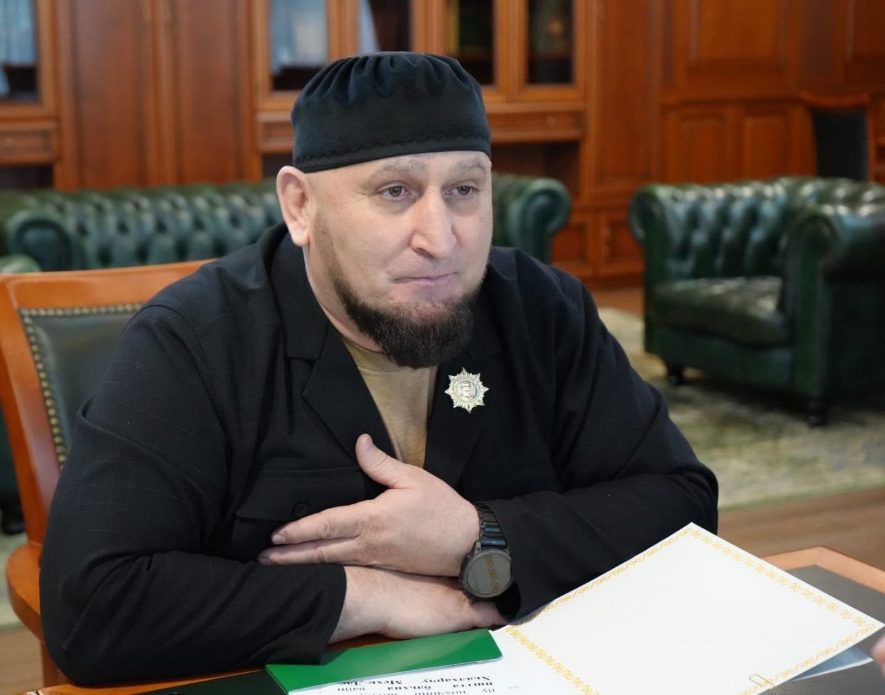 Ассаламу Алайкум!. Руководитель Администрации Главы и Правительства ЧР Галас Таймасханов провёл рабочую встречу с главой администрации Шатойского Муниципального района Русланом Акаевым Ассаламу Алайкум!. Руководитель Администрации Главы и Правительства ЧР Галас Таймасханов провёл рабочую встречу с главой администрации Шатойского Муниципального района Русланом Акаевым