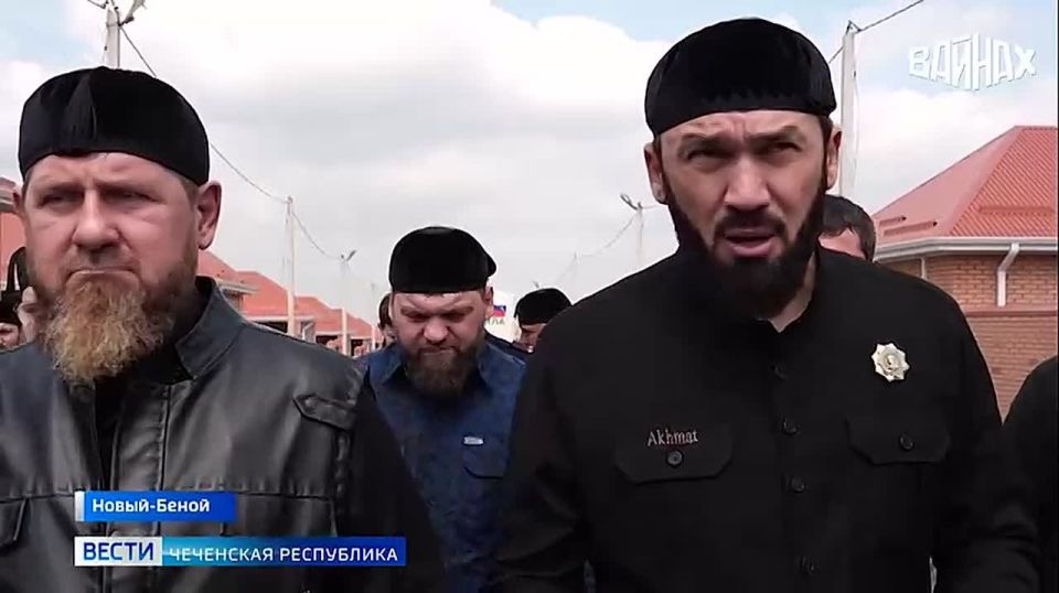 Глава Чеченской Республики Рамзан Кадыров совершил рабочую поездку в село Новый Беной Гудермесского района ЧР, где посетил площадку строительства жилых домов для семей, пострадавших в результате стихии